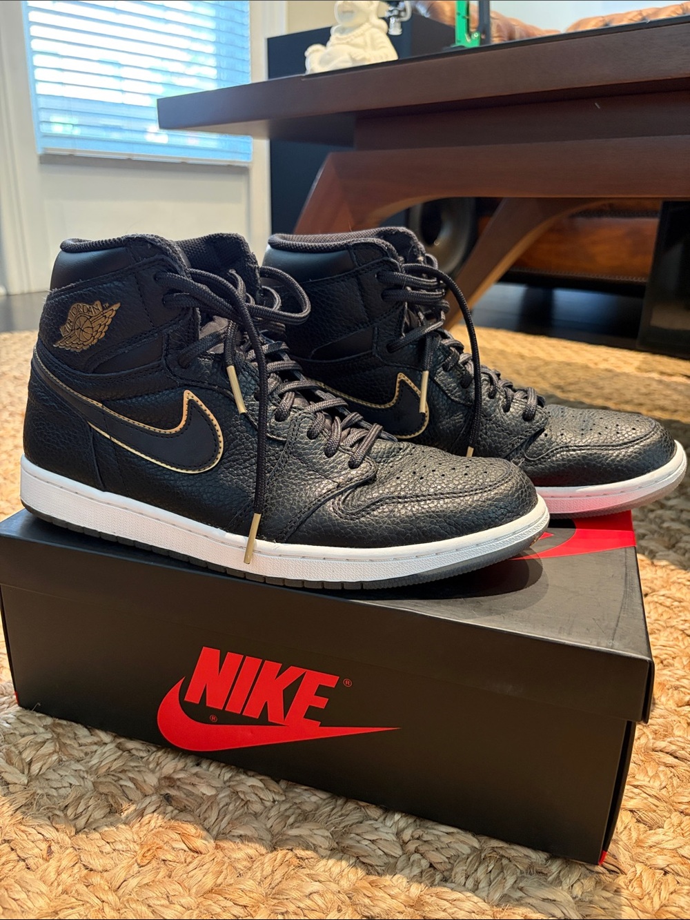 Air Jordan 1 Retro High OG “City of Flight” — Black/Metallic Gold